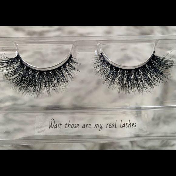 “Wait Those Are My Real Lashes” || Lashful Lengths Luxury Mink Eyelashes - Picture 1 of 7